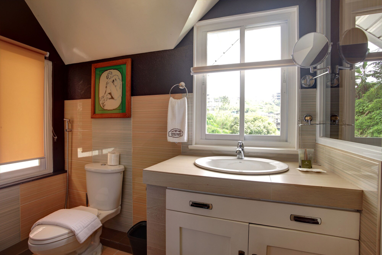 Bathroom, Guesthaven Baguio Bed & Breakfast, Baguio City