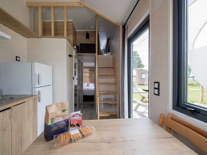 Others 5, Fully Furnished Tiny House near Beach, Buren