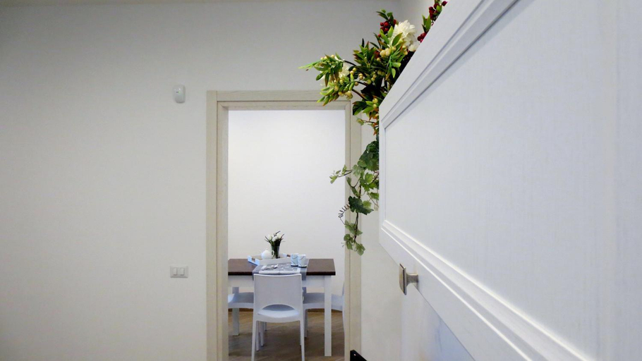 Others 3, Domus Antiqua Residence, Bari