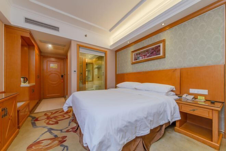 Bedroom 3, Vienna Hotel (Huarong Avenue), Yueyang