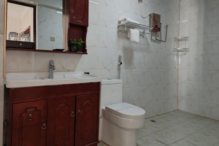 Bathroom 4, Yashige Apartment Ruili, Dehong Dai and Jingpo