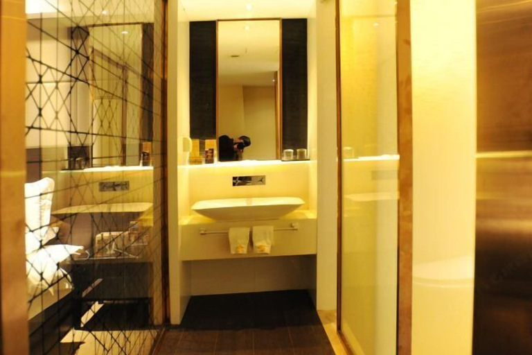 Bathroom 4, Jinlongtan jiudian, Suihua