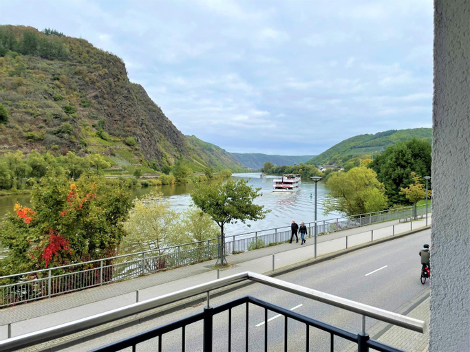 Exterior & Views 4, Villa Moselufer, schonste Aussicht, Luxurios, Netflix, Burg Cochem, Cochem-Zell