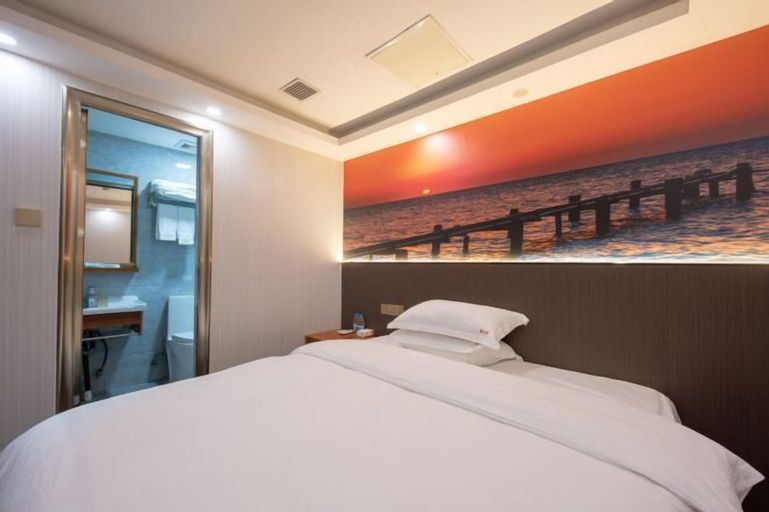 Bedroom 24