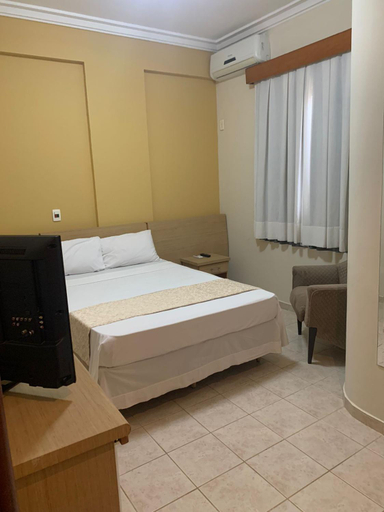 Bedroom 2, Crystal Plaza Hotel Marista, Goiania