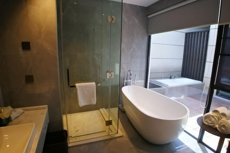Bathroom 4, Zhaojun Champaign road Hotel, Yichang