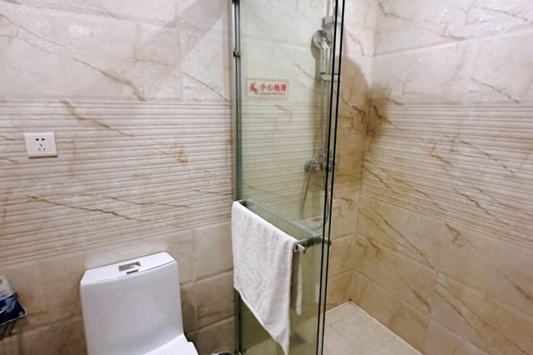 Bathroom 2, Gui Hua Gang Hotel, Changchun
