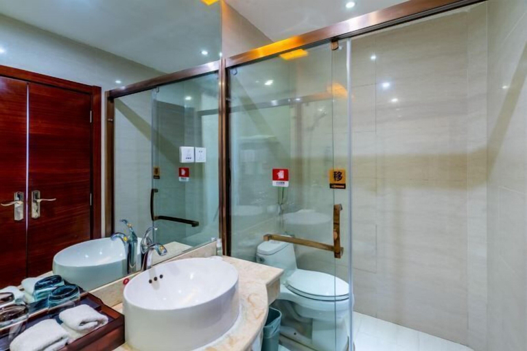 Bathroom 3, Shiping Tian Yuan Hotel, Honghe Hani and Yi