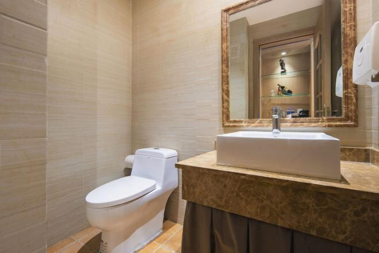 Bathroom 1, Ronhuw Garden Hotel, Chengdu