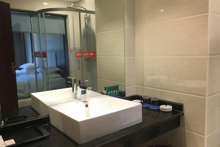 Bathroom 3, Guifeng Hotel Zhenfeng, Qianxinan Buyei and Miao