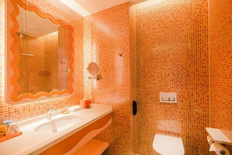 Bathroom 4, Fuxian Lake Dolphin Bay Hotel (Cambrian Town Flagship Store), Yuxi