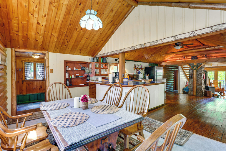 Food & Drinks 4, Saranac Lake Cabin w/ Deck: Pets Welcome!, Essex