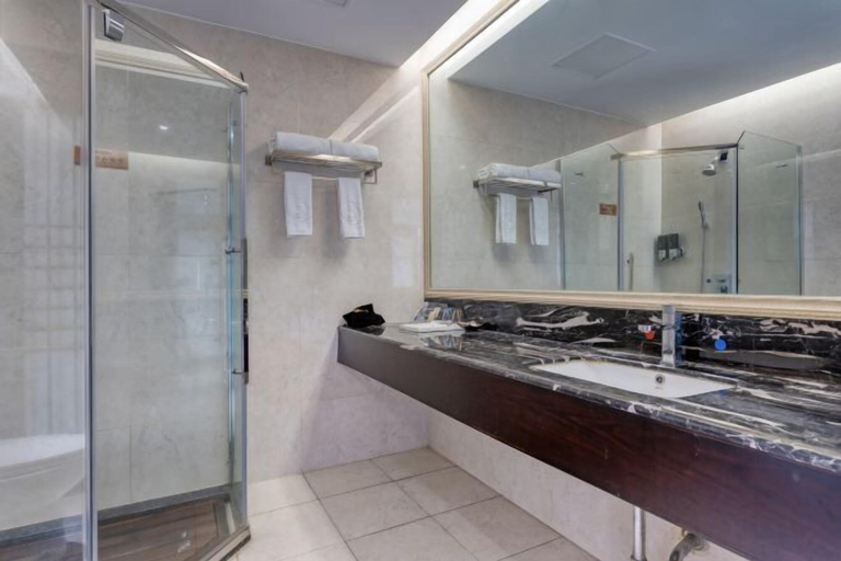 Bathroom 4, Bianchui Hotel, Dehong Dai and Jingpo