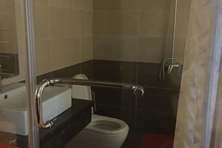 Bathroom, Haiyue Hotel, Ya'an