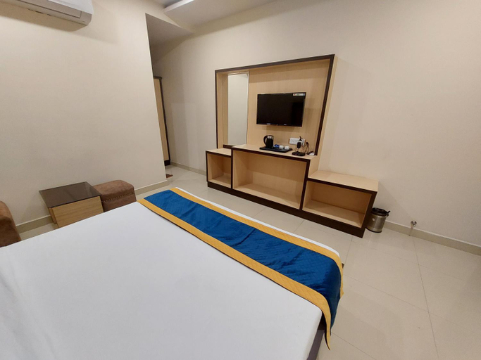 Bedroom 3, Hotel Vrinda, Satna