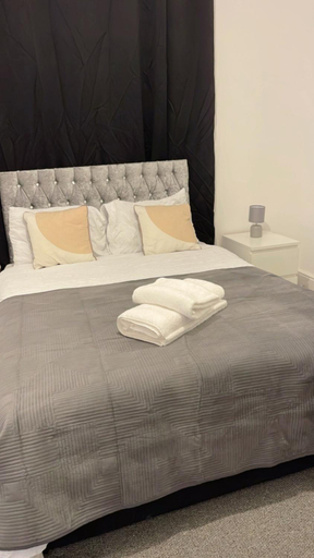 5, Large Room 2, Bristol