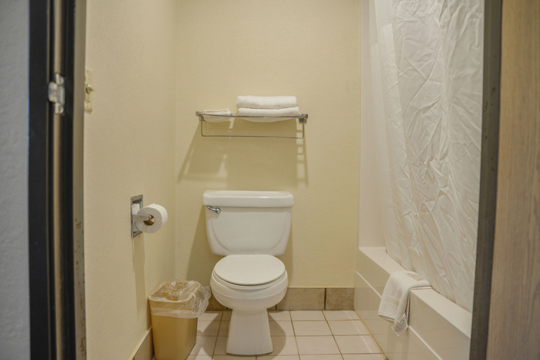 Bathroom 4, Days Inn by Wyndham Mount Vernon, Jefferson