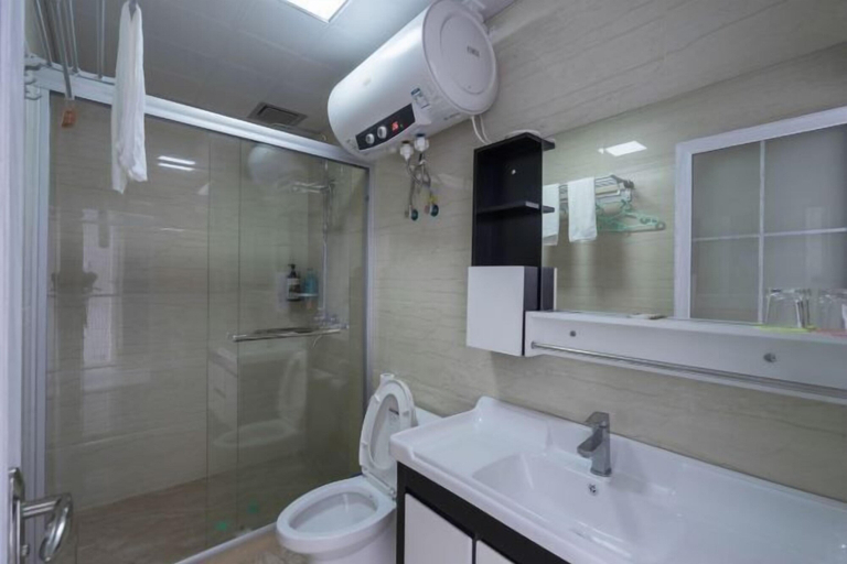Bathroom 3, Huaniao Island Banshan Banhai Hostel, Zhoushan