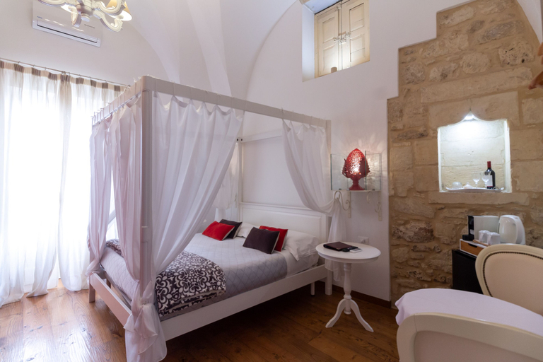 Bedroom 3, Le Nicchie luxury rooms, Lecce