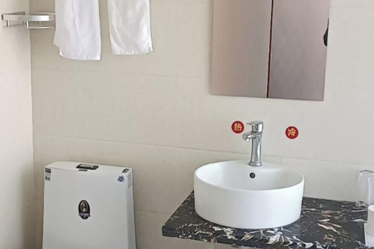 Bathroom 4, Xianshi Business Hotel, Ngari