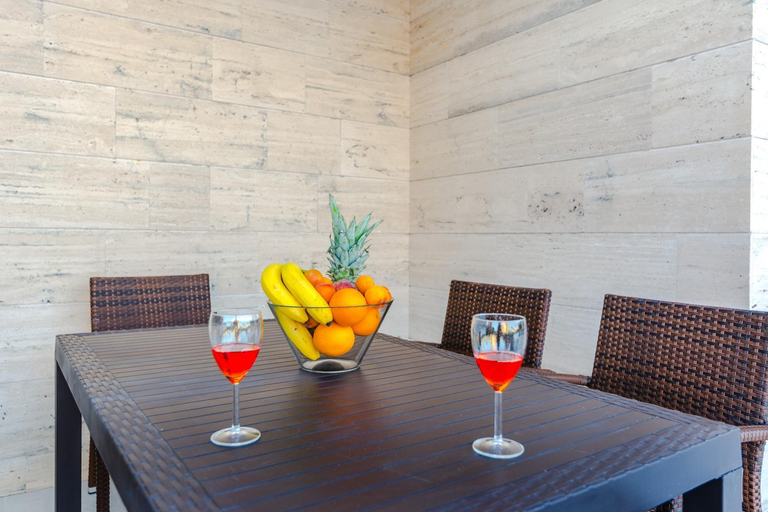 Others 3, Resort Mirakul II., Vir