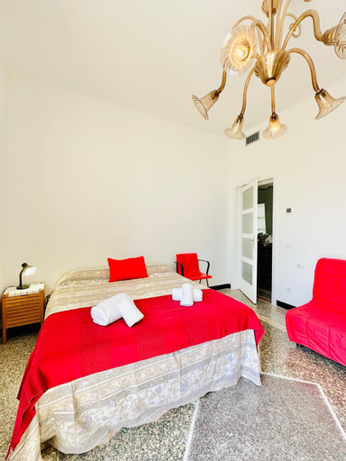 Bedroom 3, Hostdomus - Casa Ester, Savona