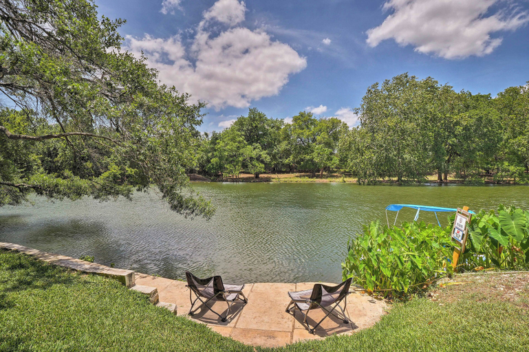 Others 1, Round Rock Lakefront Home w/ Water Toys & Fire Pit, Williamson