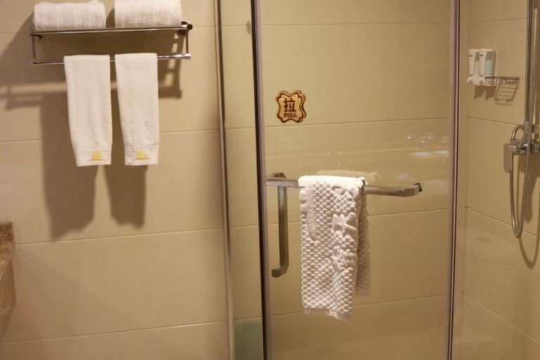 Bathroom 4, Qingtian Boutique Hotel (Wuyue Plaza Wanghai Park), Zhaotong