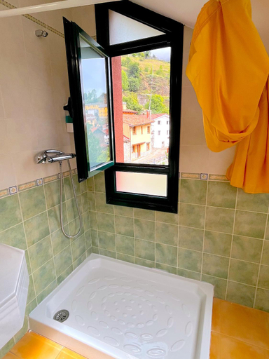 Bathroom 3, MIRADOR DE LAS UBINAS, Asturias