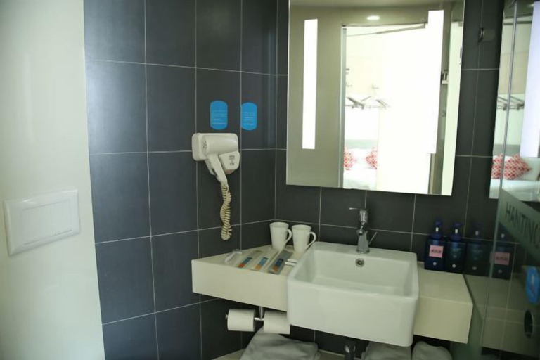 Bathroom 4, Ruijing Hotel, Binzhou