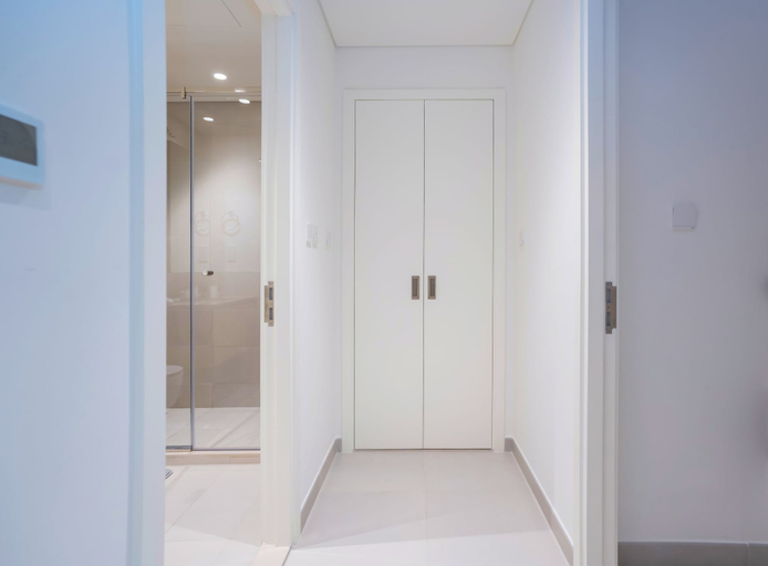 Room 2, Tanin - Luxurious 5th Floor Retreat at Summer 3 CreekBeach, Dubai