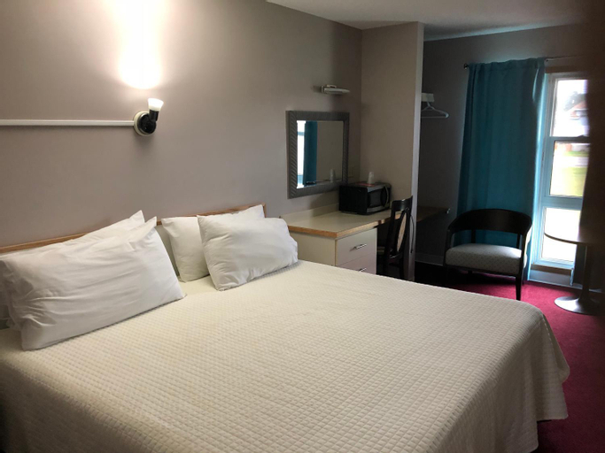 Bedroom 4, Voyageur Motel, Thunder Bay