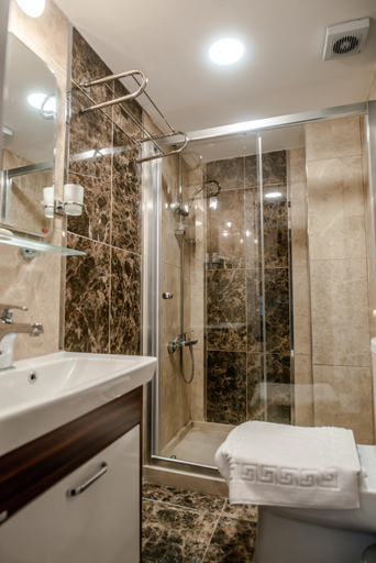Bathroom 5, The Camelot Hotel, Fatih