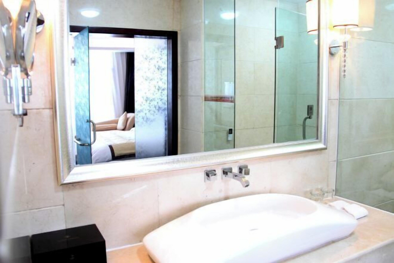 Bathroom 3, Xingyu Tangsuge Desert Hot Spring Hotel, Ordos