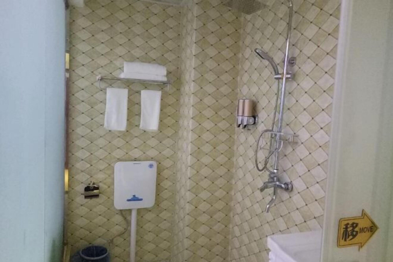 Bathroom 3, Yuanmengyuan Hotel, Wenshan Zhuang and Miao