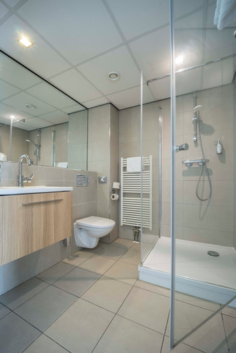 Bathroom 5, Fletcher Zuiderduin Beachhotel, Veere