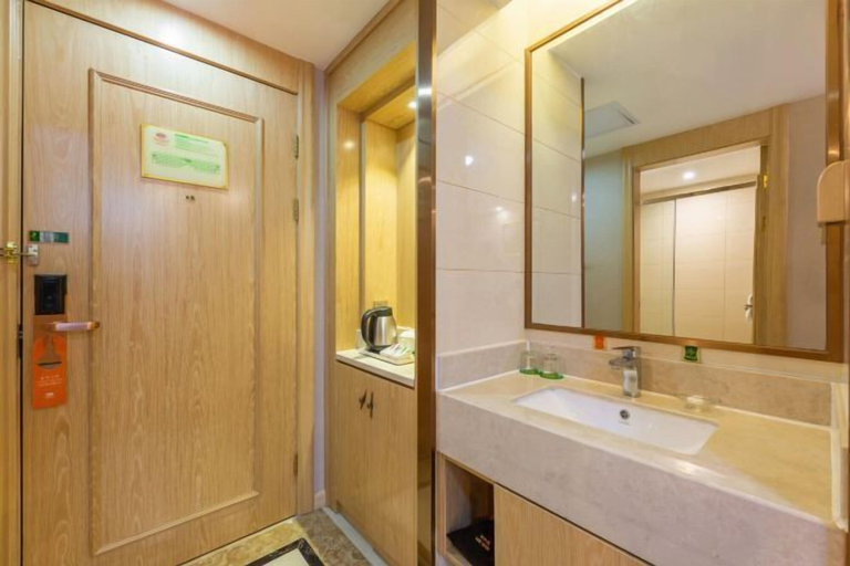 Bathroom 4, Vienna Hotel (Ganzhou Railway Station Wanda Plaza Branch), Ganzhou
