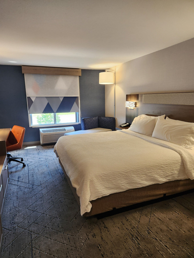 Bedroom 3, Holiday Inn Express & Suites CRAWFORDSVILLE by IHG, Montgomery