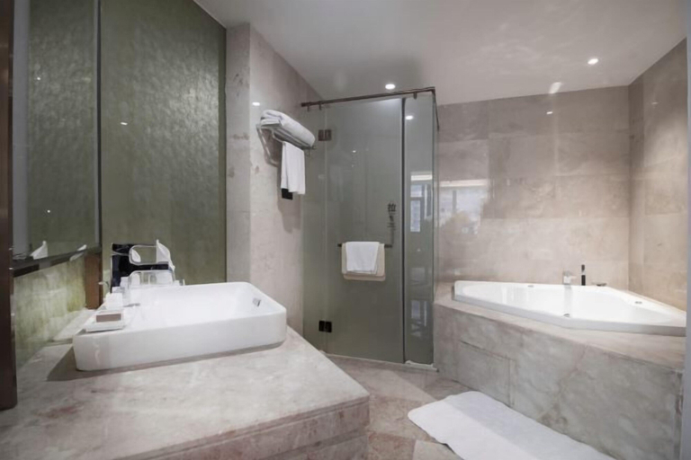 Bathroom 4, Wanshanhong Hotel (Fanjing Mountain Avenue Branch), Tongren