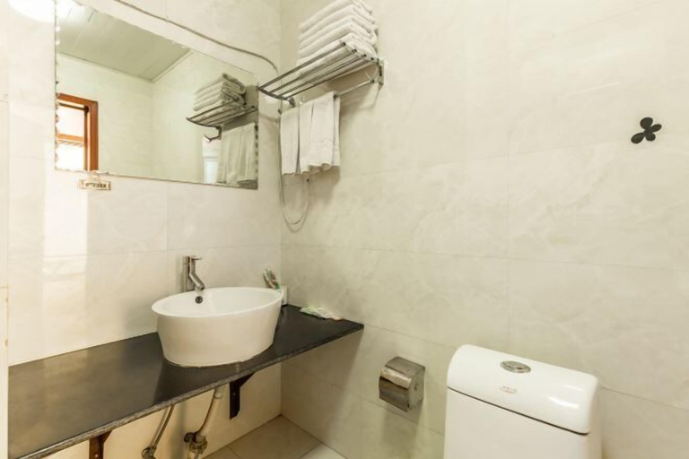 Bathroom 3, Dian Li Hotel, Hulunbuir
