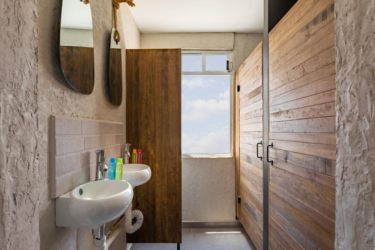 Bathroom 3, Casa Kanabri Hostal Boutique, Mexico City