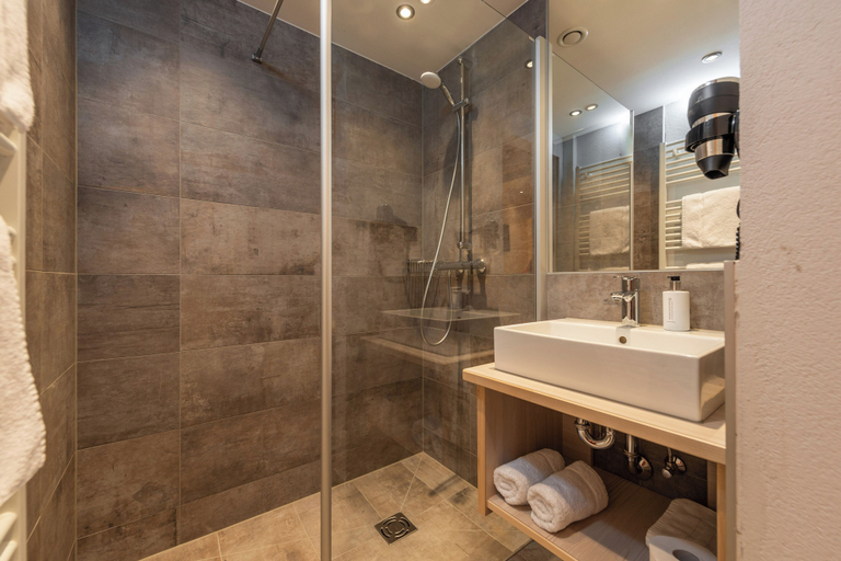 Bathroom 4, Ferienalm Panorama Hotel & Apartments, Liezen