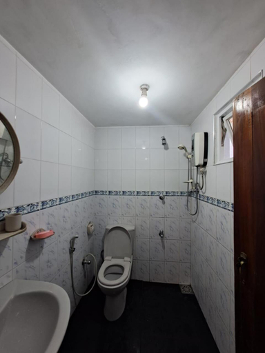 Bathroom 2, Royal Villa, Habaraduwa