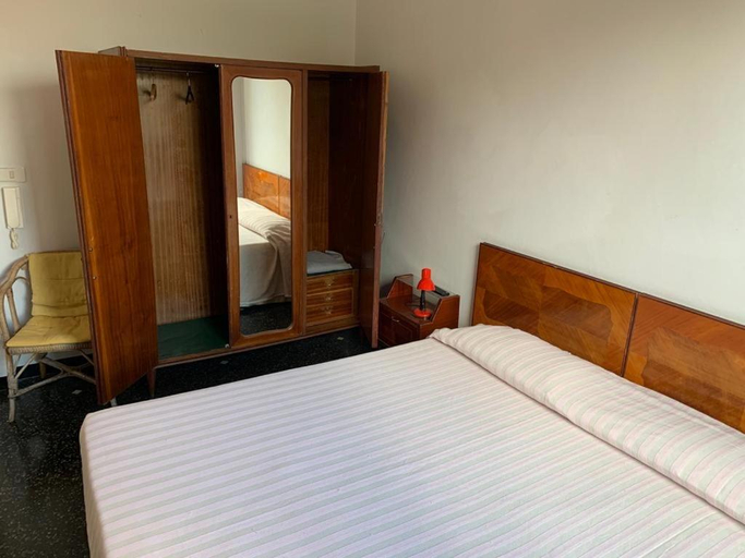 Bedroom 4, Albergo Magenta, Genova