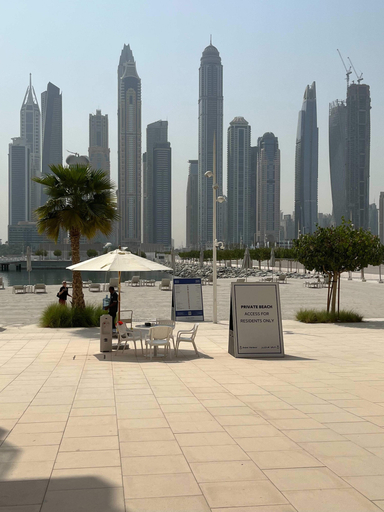 Room 3, Silkhaus Building With Private Beach Sea View, Dubai