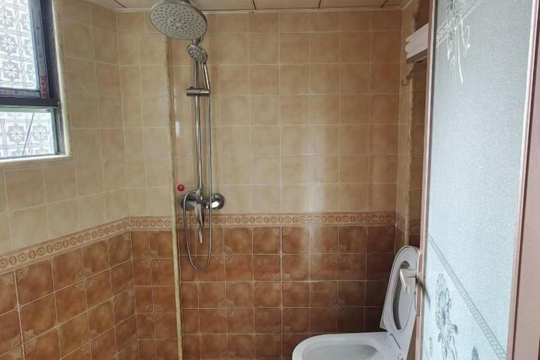 Bathroom 4, Dongzhai Xiangfeng Inn, Liuzhou
