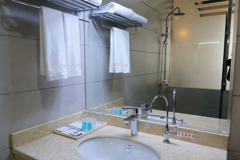 Bathroom 4, Heping Hotel, Honghe Hani and Yi