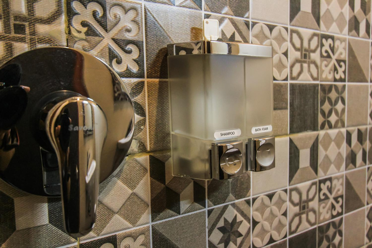 Bathroom 12