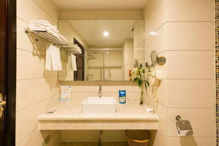 Bathroom 3, Nantian Hotel, Pingxiang