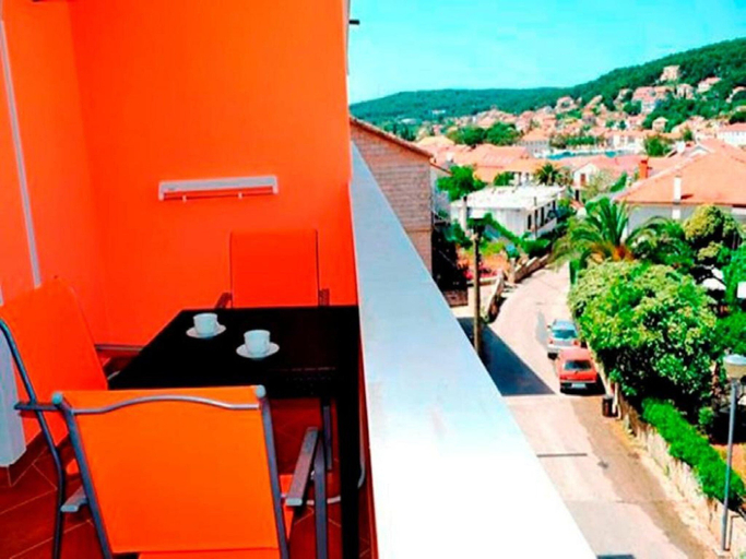 Others 5, Apartments St Rialto, Jelsa